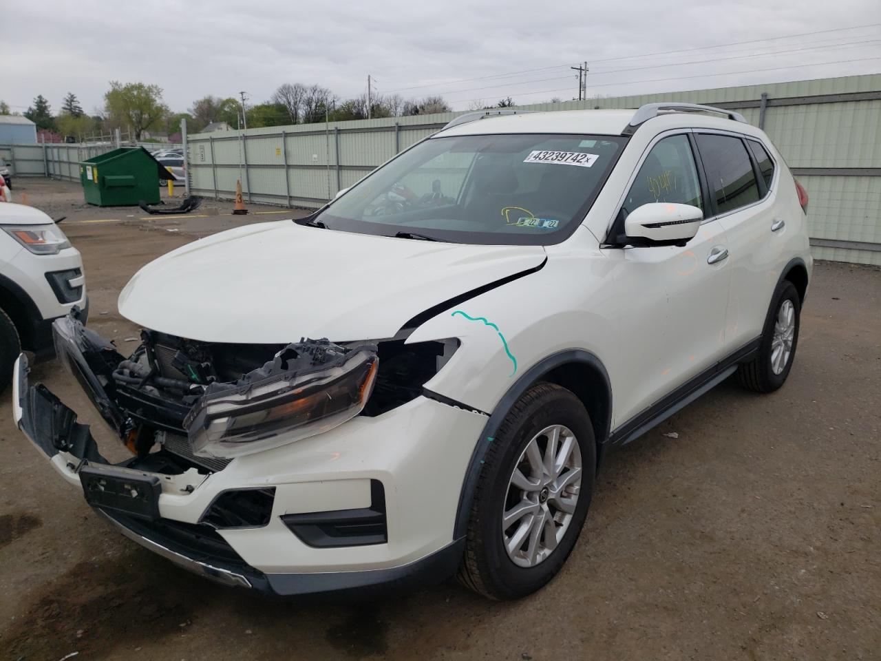 Photo 2 from auction – 2017 NISSAN ROGUE S with VIN KNMAT2MV7HP589824