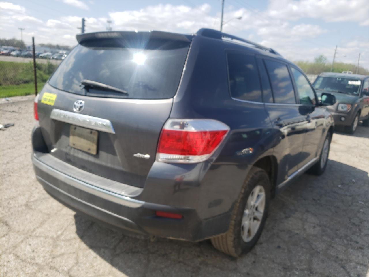 Photo 4 from auction – 2012 TOYOTA HIGHLANDER with VIN 5TDBK3EH1CS151806