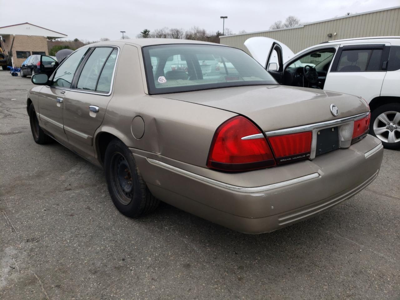 Photo 3 from auction – 2002 MERCURY GRAND MARQ with VIN 2MEFM74W02X647443