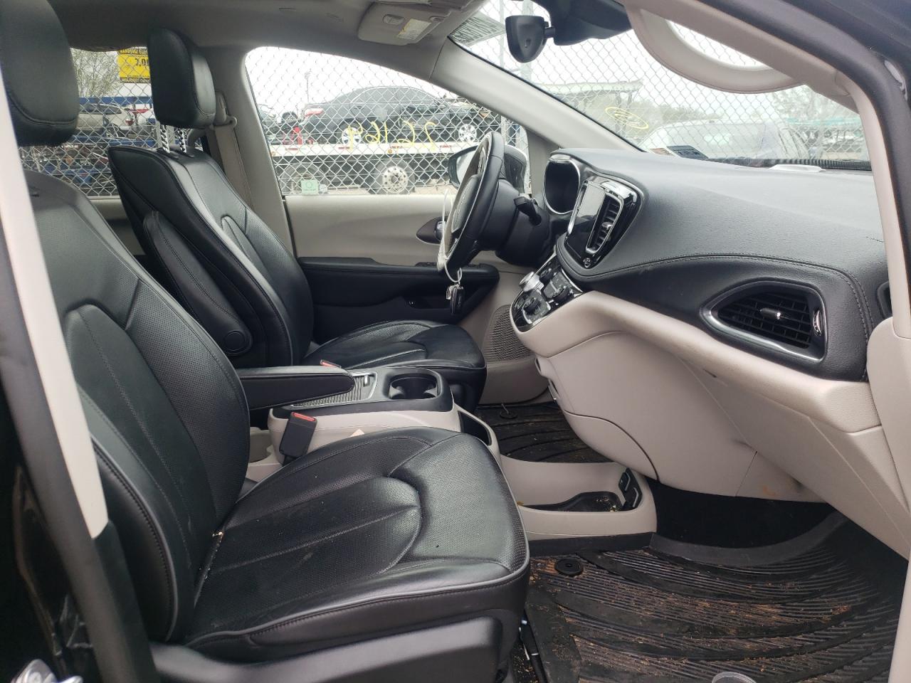 Photo 5 from auction – 2019 CHRYSLER PACIFICA H with VIN 2C4RC1N77KR500238