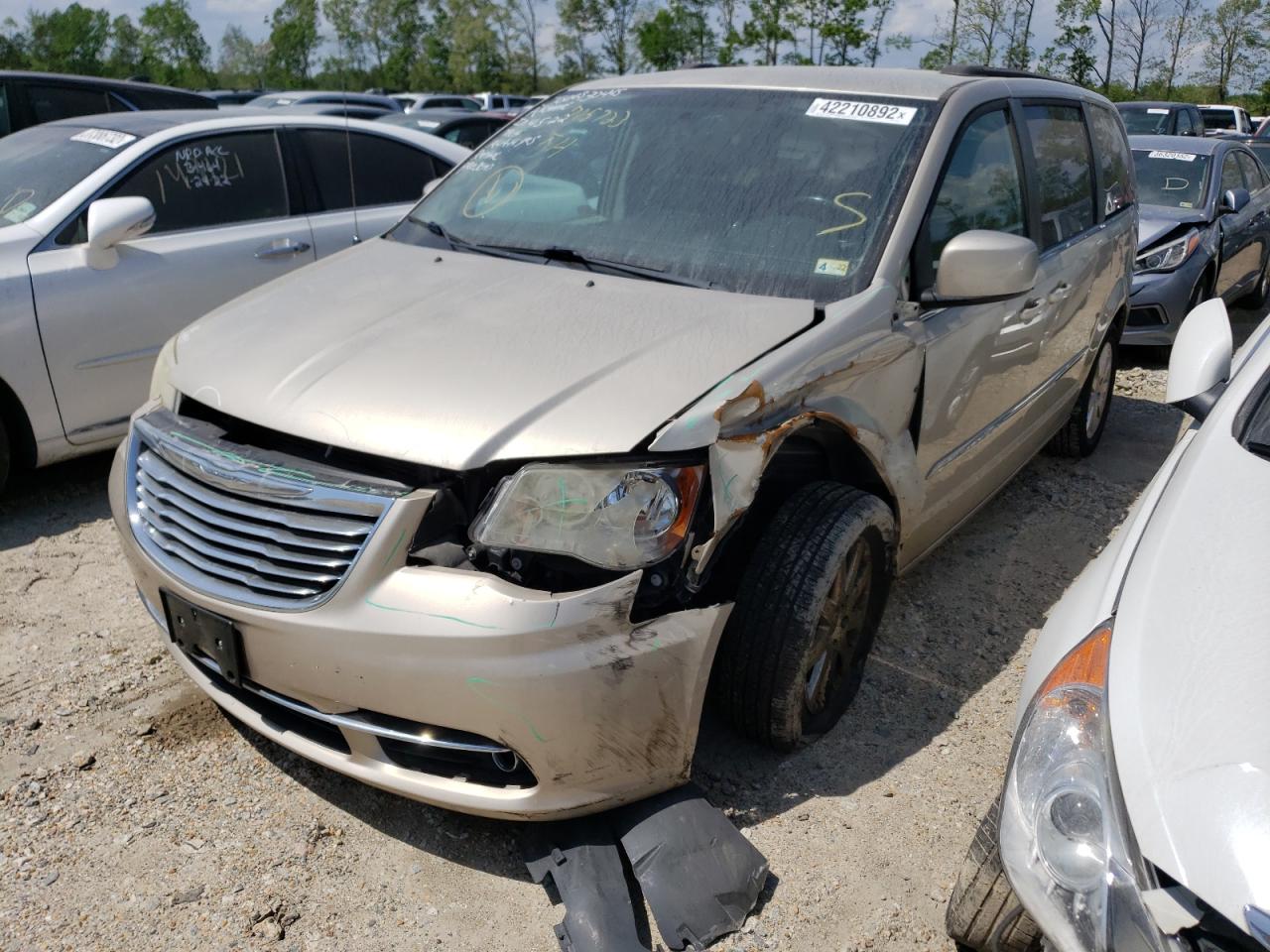 Photo 2 from auction – 2013 CHRYSLER TOWN & COU with VIN 2C4RC1BGXDR705723