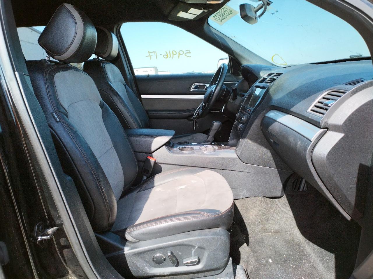 Photo 5 from auction – 2017 FORD EXPLORER X with VIN 1FM5K7D81HGE22799