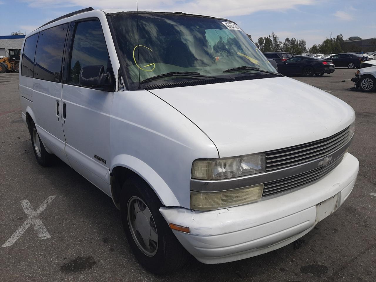CHEVROLET ASTRO 2000 with VIN 1GNDM19W9YB212938 - Photo from auction