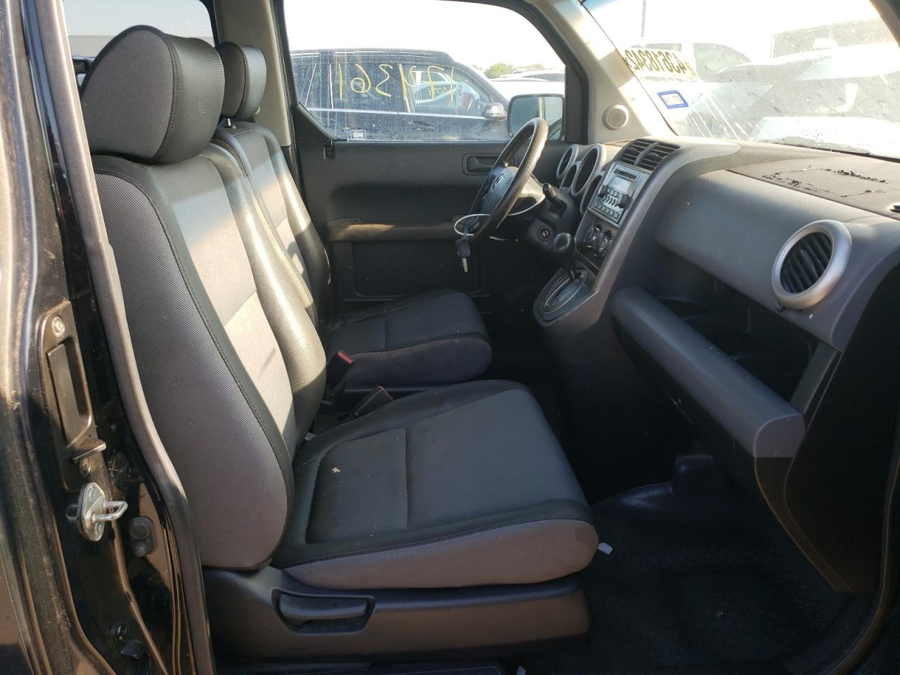 Photo 5 from auction – 2003 HONDA ELEMENT DX with VIN 5J6YH28243L008404