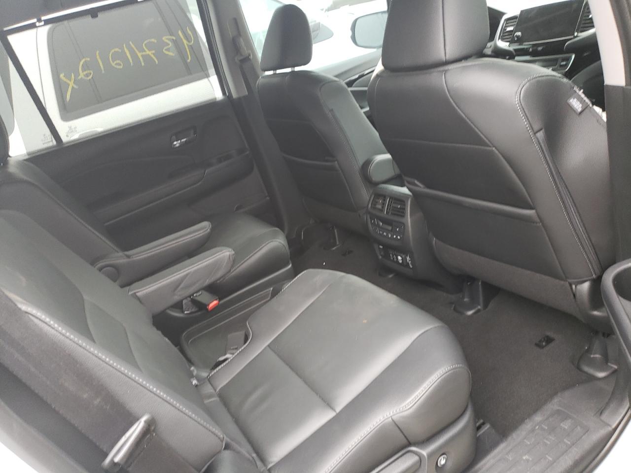 Photo 6 from auction – 2021 HONDA PILOT TOUR with VIN 5FNYF5H64MB011968