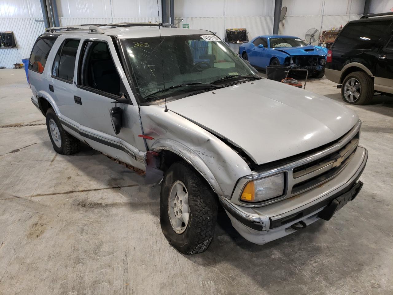 CHEVROLET BLAZER 1995 with VIN 1GNDT13W9SK180608 - Photo from auction