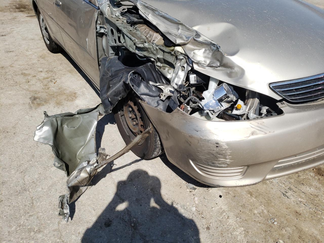 Photo 9 from auction – 2005 TOYOTA CAMRY LE with VIN 4T1BE32K95U584856