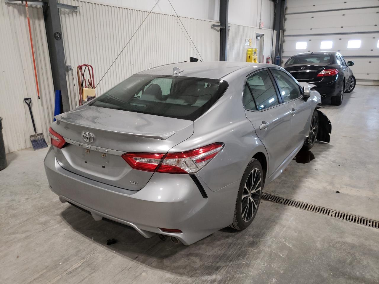 Photo 4 from auction – 2020 TOYOTA CAMRY SE with VIN 4T1G11AK2LU932288