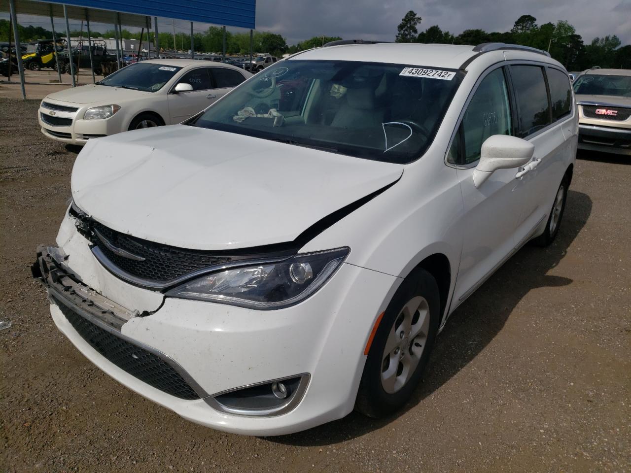 Photo 2 from auction – 2017 CHRYSLER PACIFICA T with VIN 2C4RC1EG9HR653552