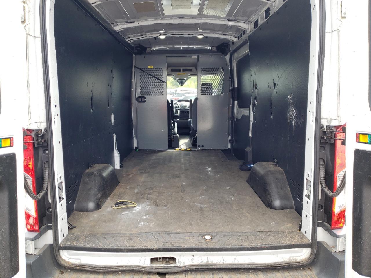 Photo 9 from auction – 2018 FORD TRANSIT T- with VIN 1FTYR2CM0JKA38692