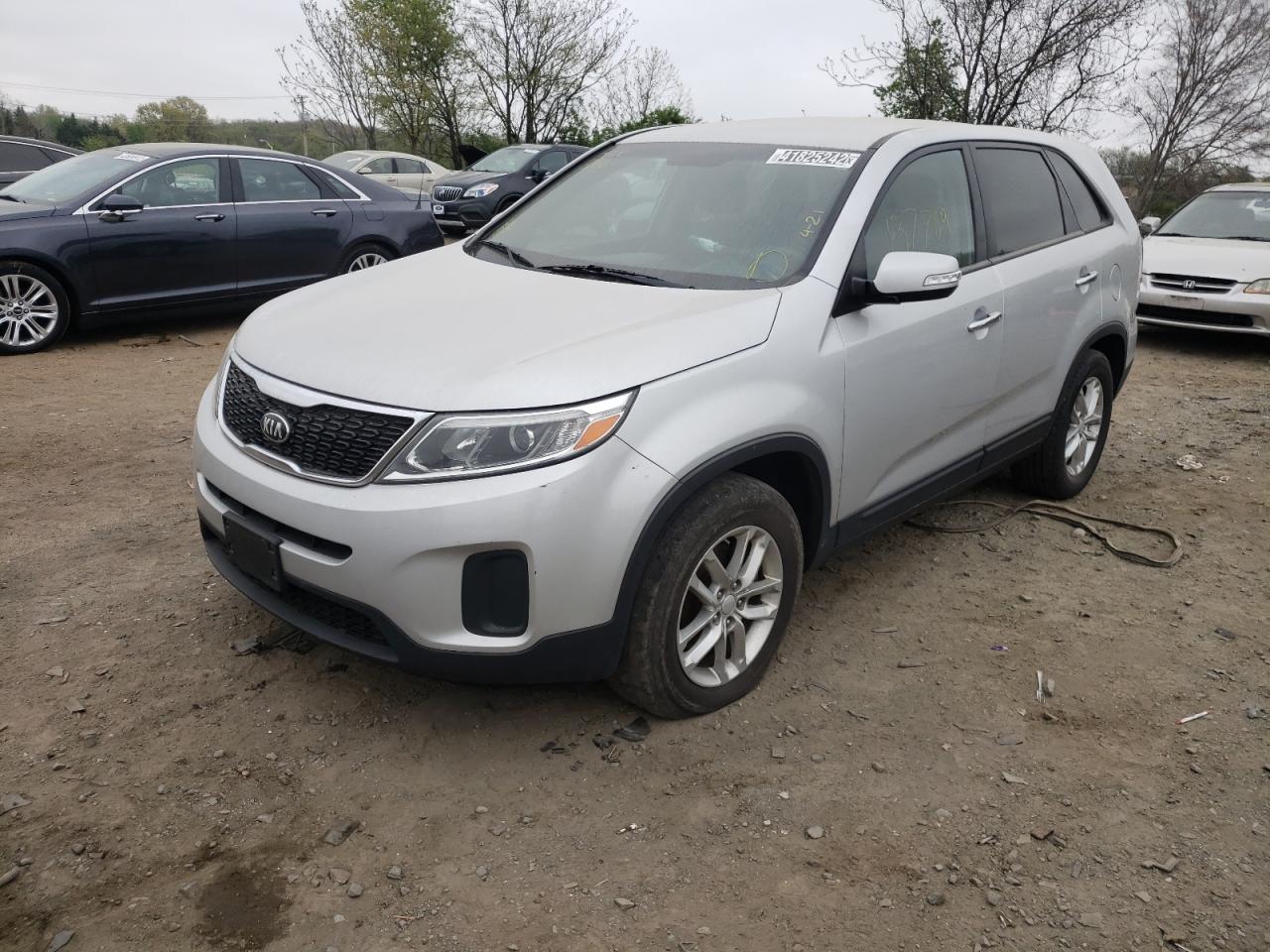 Photo 2 from auction – 2015 KIA SORENTO LX with VIN 5XYKT3A63FG594400