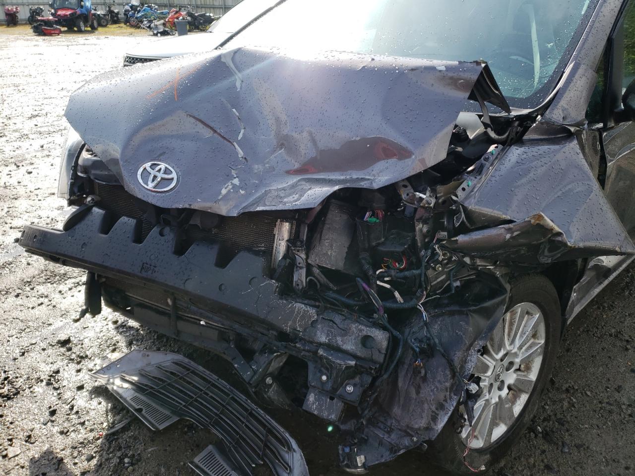 Photo 9 from auction – 2015 TOYOTA SIENNA XLE with VIN 5TDDK3DC0FS117259