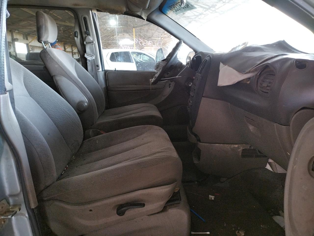 Photo 5 from auction – 2003 DODGE GRAND CARA with VIN 2D4GP44303R153920