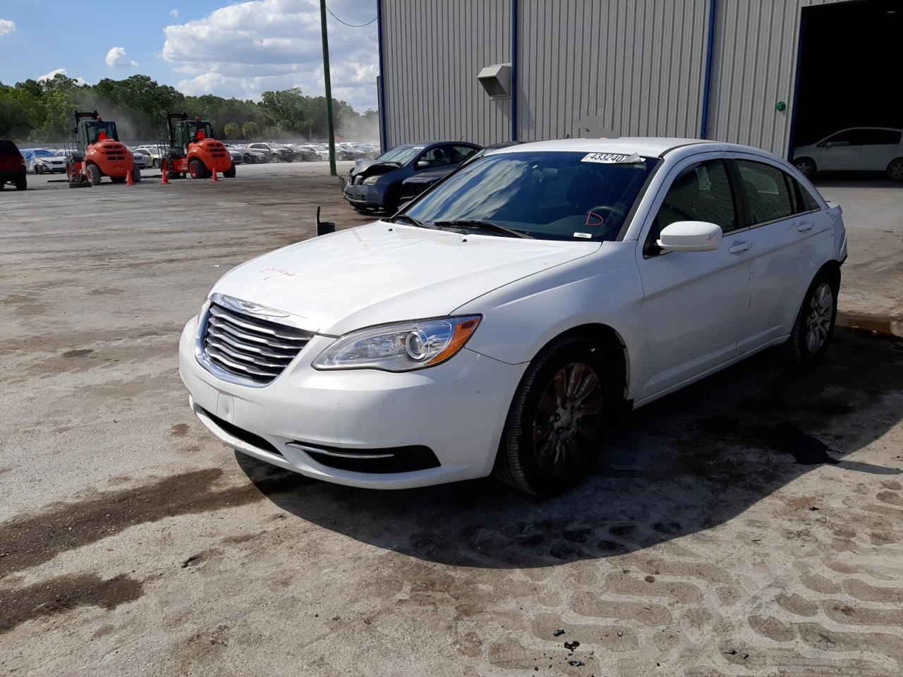 Photo 2 from auction – 2014 CHRYSLER 200 LX with VIN 1C3CCBABXEN143262