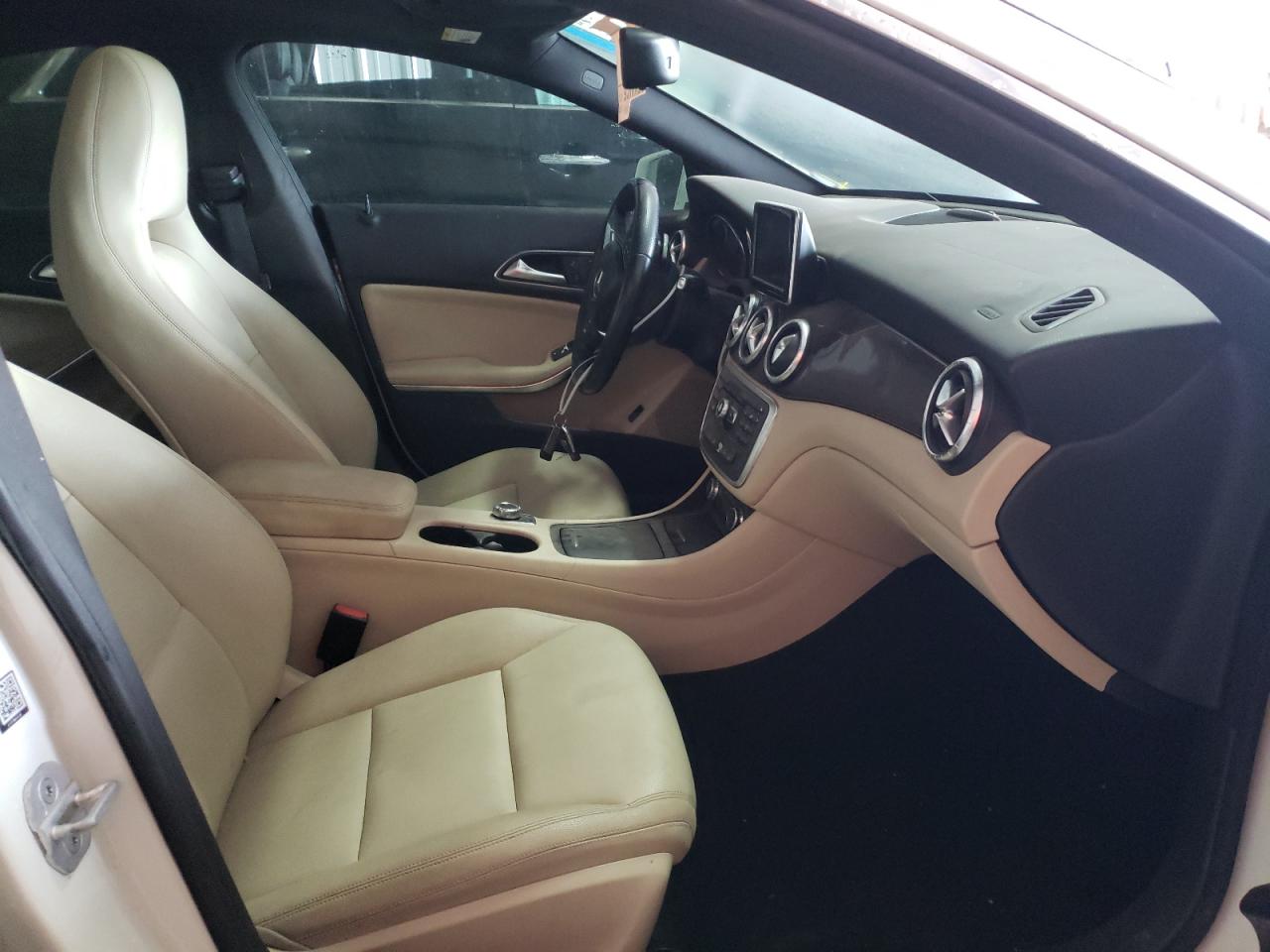 Photo 5 from auction – 2014 MERCEDES-BENZ CLA 250 with VIN WDDSJ4EB3EN128918