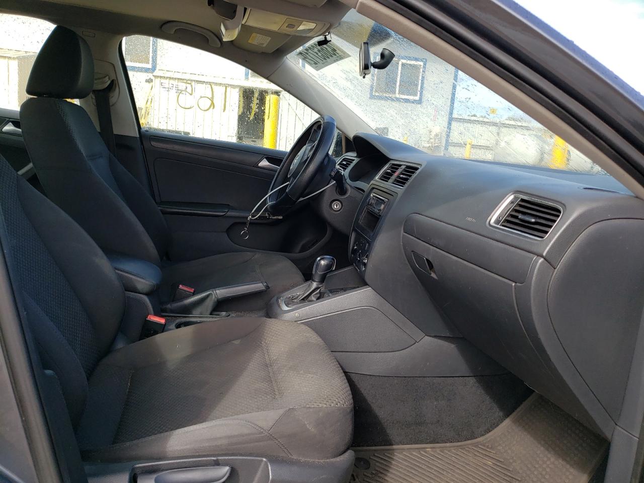 Photo 5 from auction – 2014 VOLKSWAGEN JETTA BASE with VIN 3VW2K7AJ6EM235782