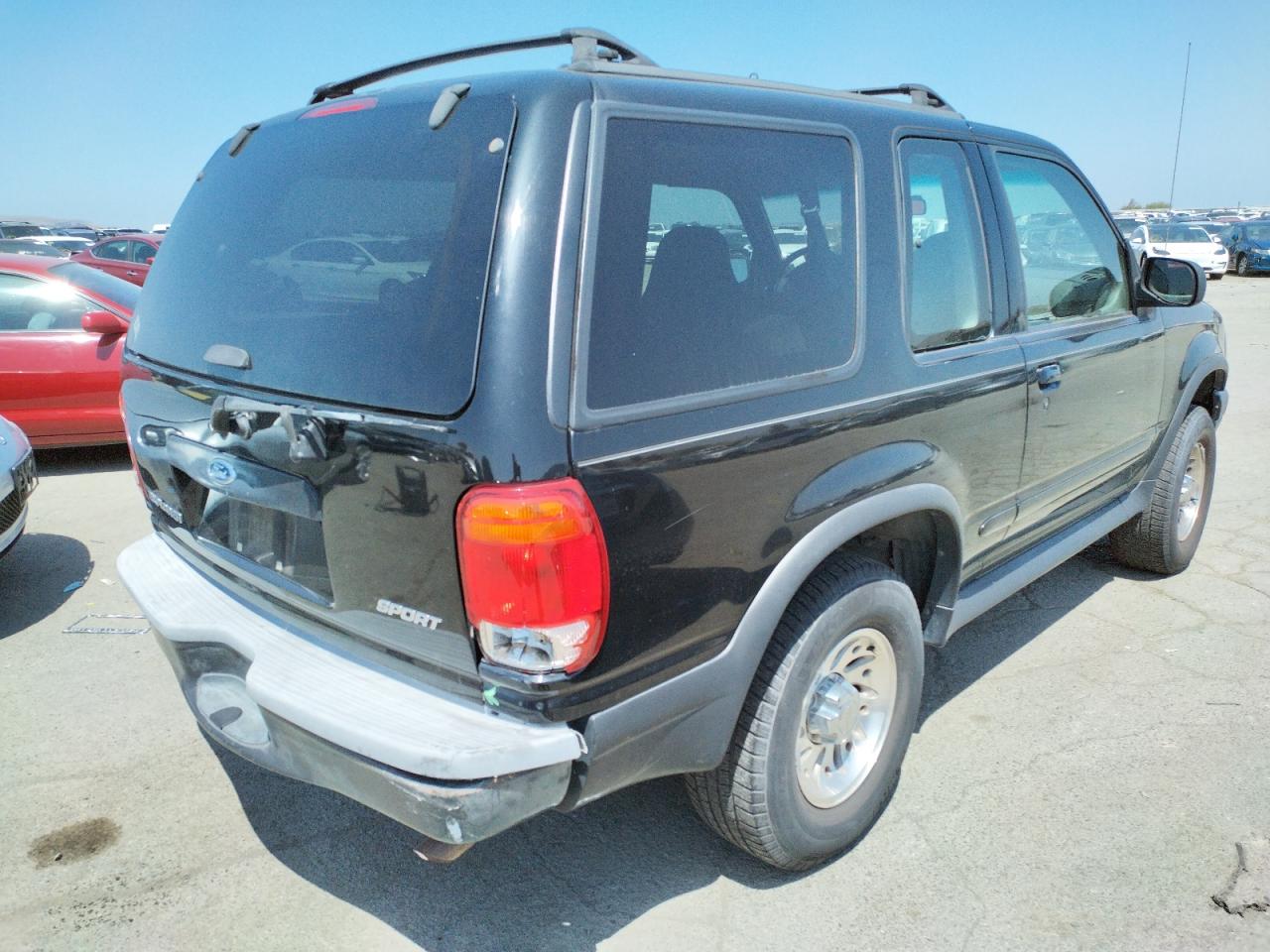 Photo 4 from auction – 2000 FORD EXPLORER S with VIN 1FMYU60E9YUA54676