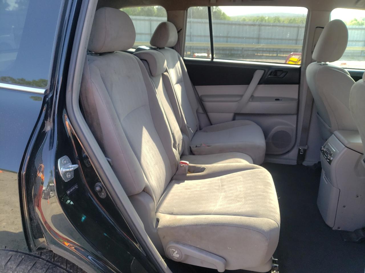 Photo 6 from auction – 2012 TOYOTA HIGHLANDER with VIN 5TDBK3EH9CS130511