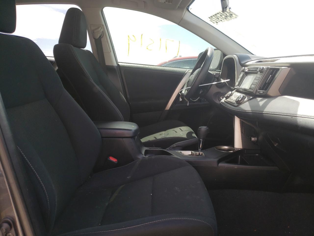 Photo 5 from auction – 2014 TOYOTA RAV4 XLE with VIN JTMWFREV9EJ011470