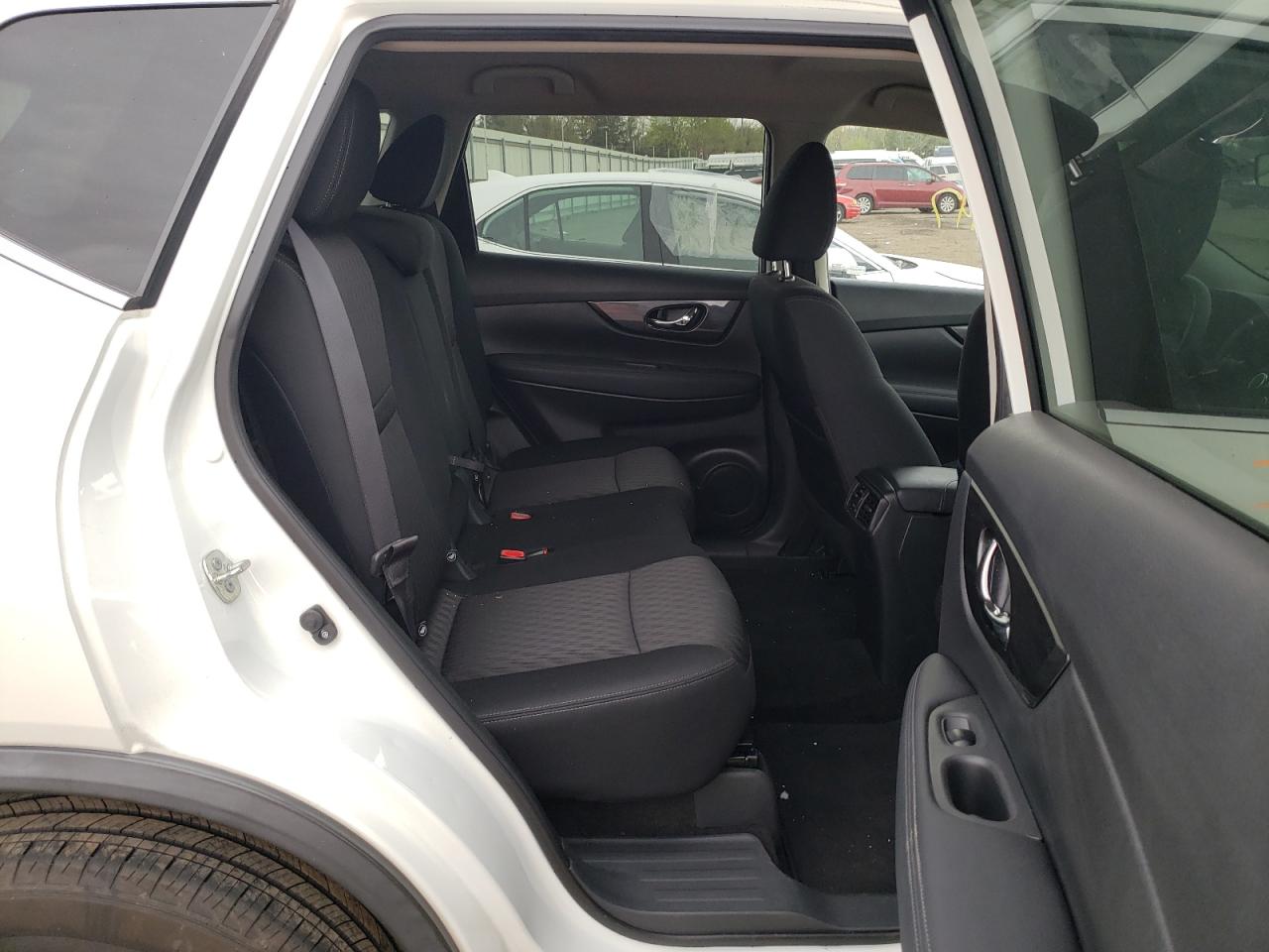 Photo 6 from auction – 2017 NISSAN ROGUE S with VIN KNMAT2MV7HP589824
