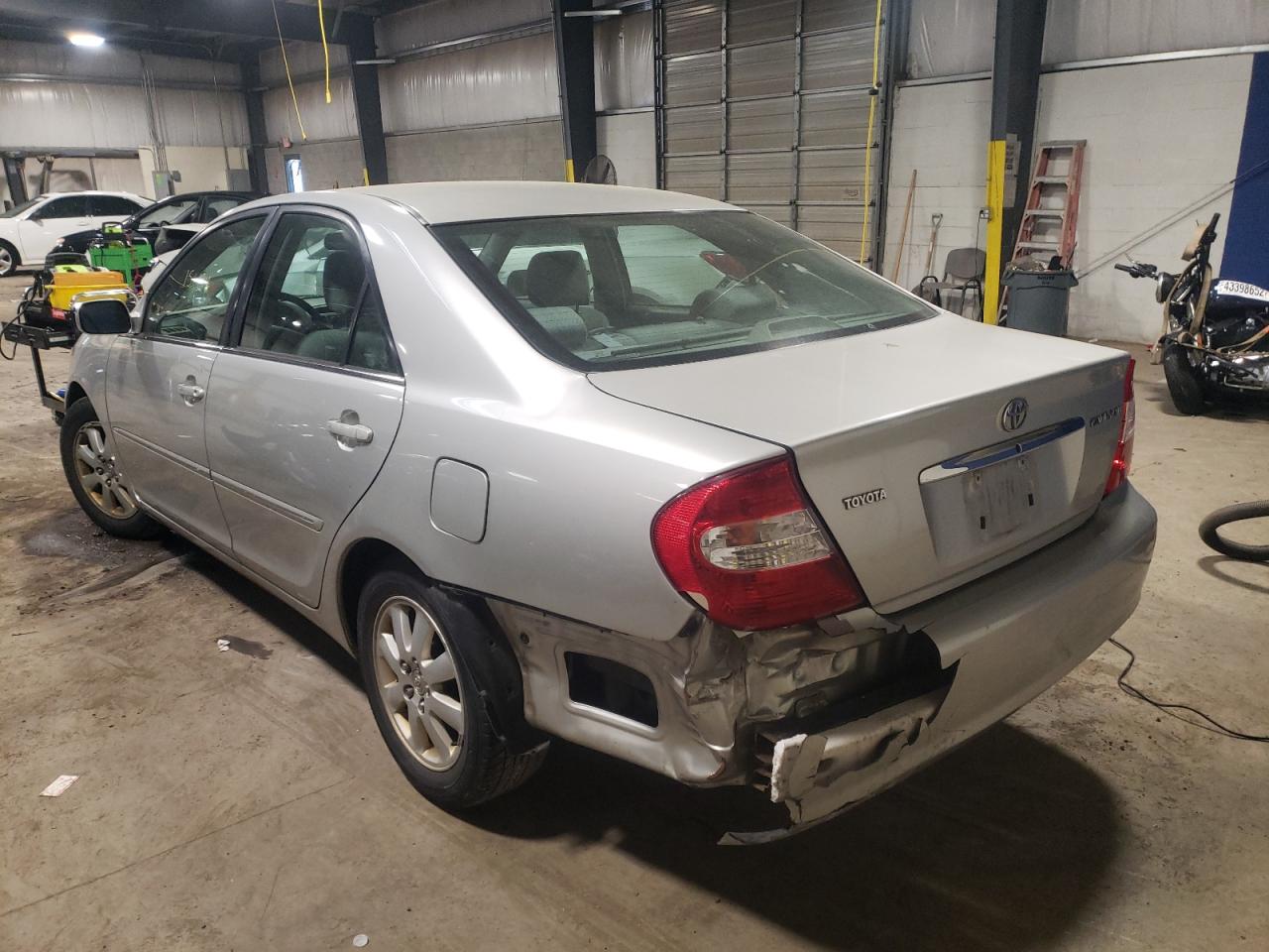 Photo 3 from auction – 2004 TOYOTA CAMRY LE with VIN 4T1BE30KX4U800554