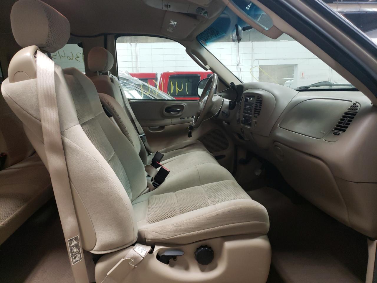 Photo 5 from auction – 2002 FORD F150 with VIN 2FTRX18LX2CA48687
