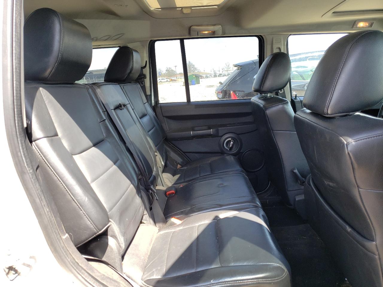 Photo 6 from auction – 2010 JEEP COMMANDER with VIN 1J4RG4GK5AC158667