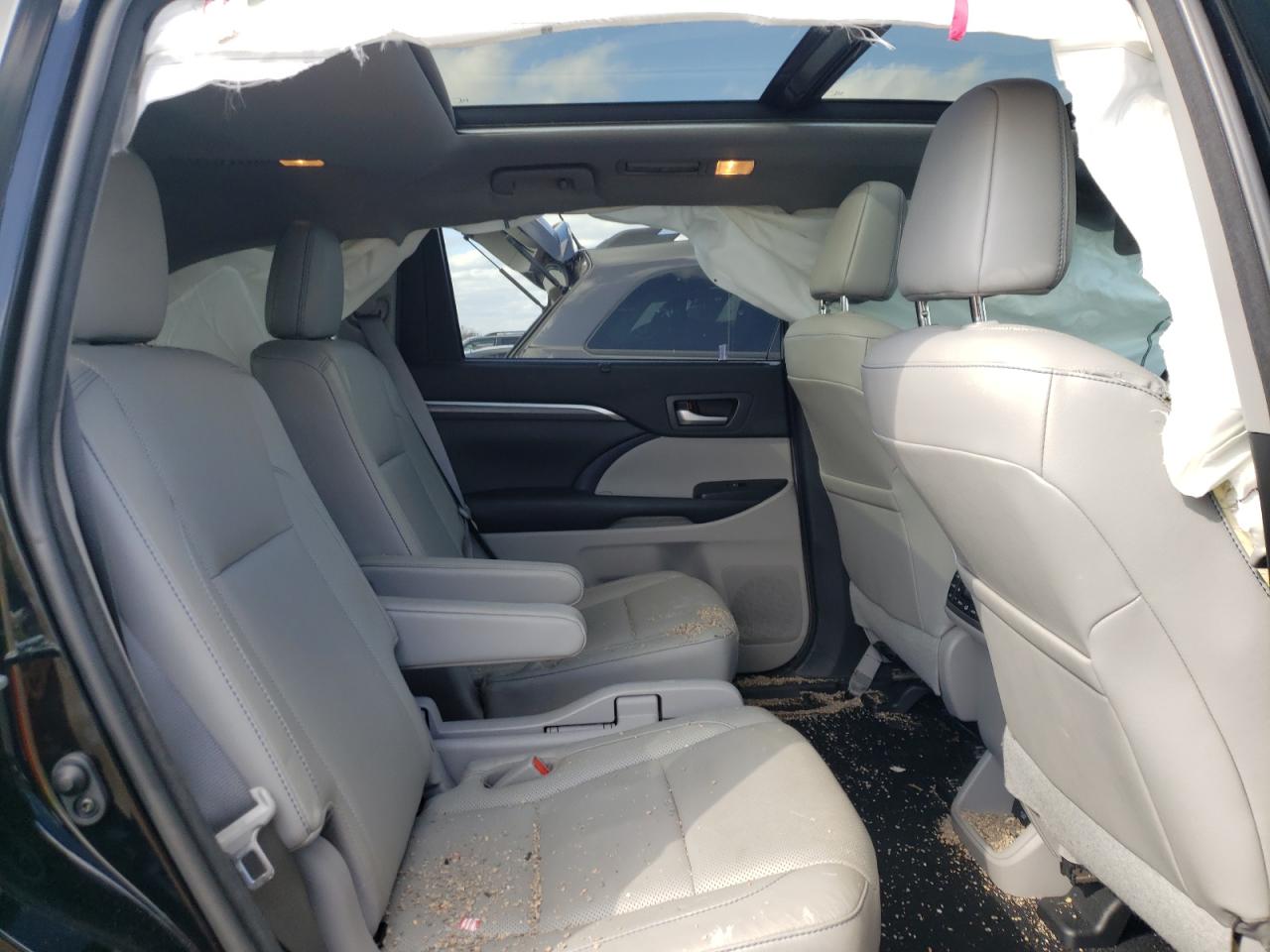 Photo 6 from auction – 2018 TOYOTA HIGHLANDER with VIN 5TDDZRFH9JS868943