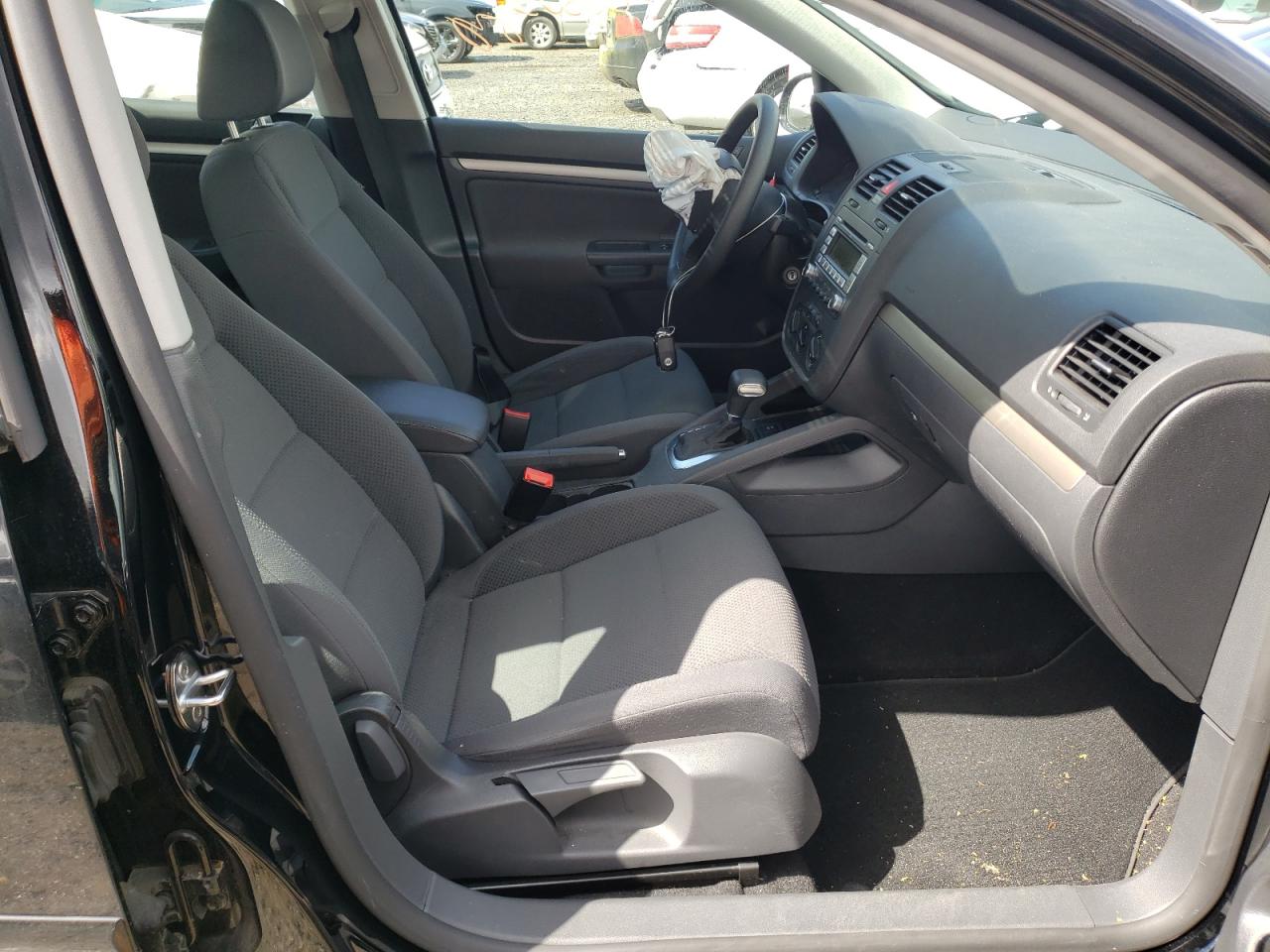 Photo 5 from auction – 2009 VOLKSWAGEN RABBIT with VIN WVWDB71K29W036707