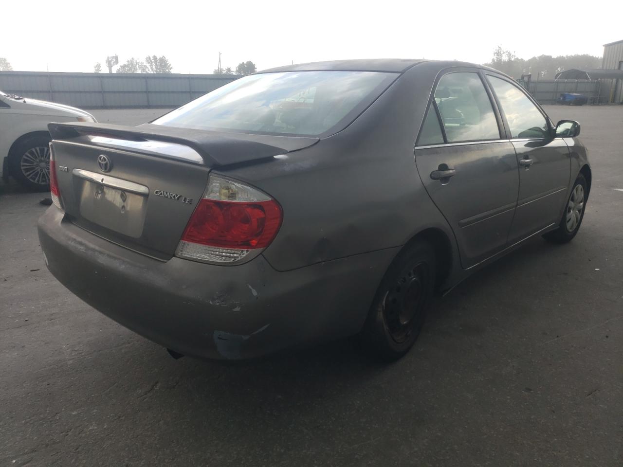 Photo 4 from auction – 2005 TOYOTA CAMRY LE with VIN 4T1BE32K85U585531