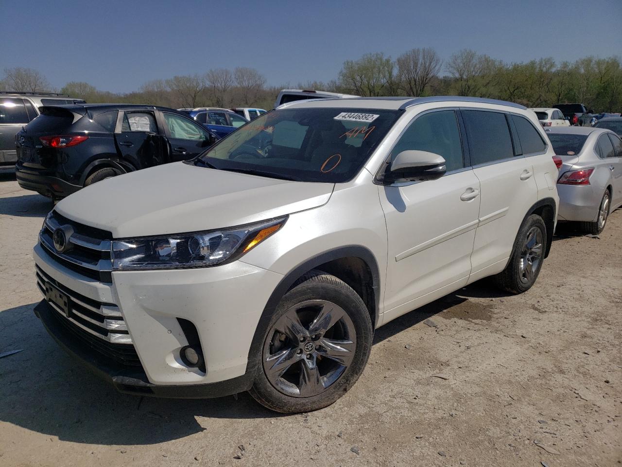 Photo 2 from auction – 2018 TOYOTA HIGHLANDER with VIN 5TDDZRFH8JS898824