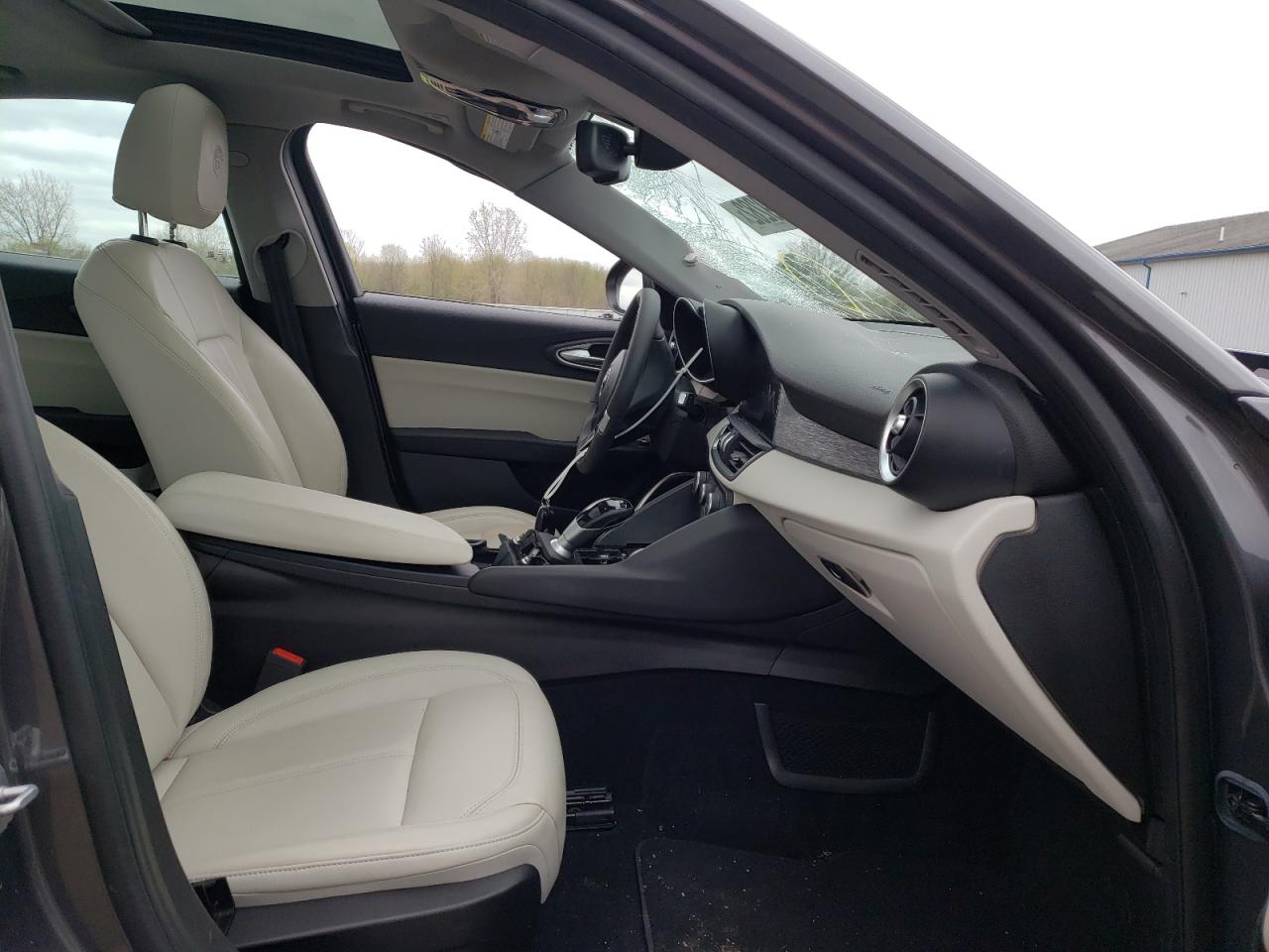 Photo 5 from auction – 2019 ALFA ROMEO GIULIA with VIN ZARFANAN5K7612239