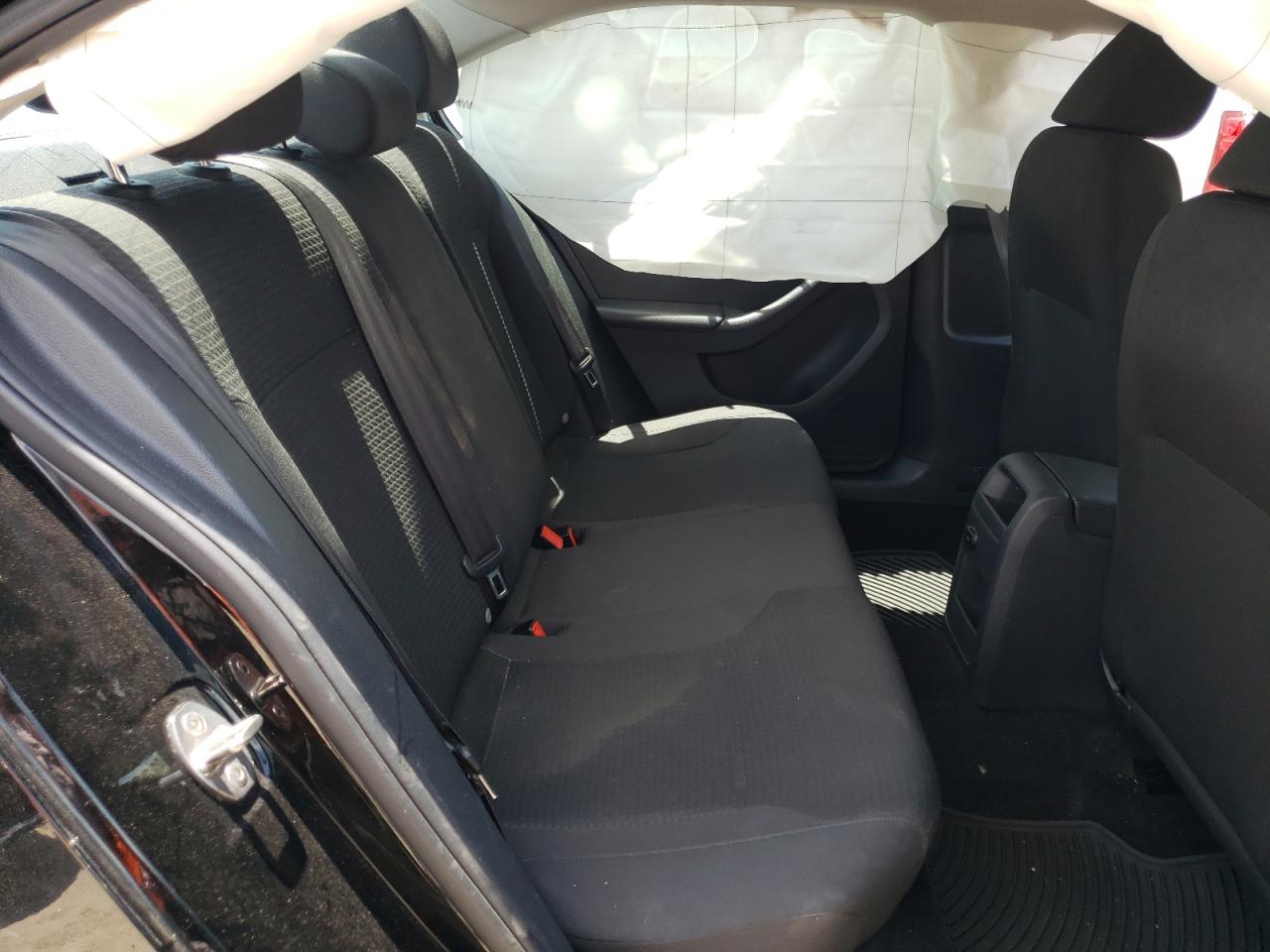 Photo 16 from auction – 2015 VOLKSWAGEN JETTA BASE with VIN 3VW2K7AJ5FM357731