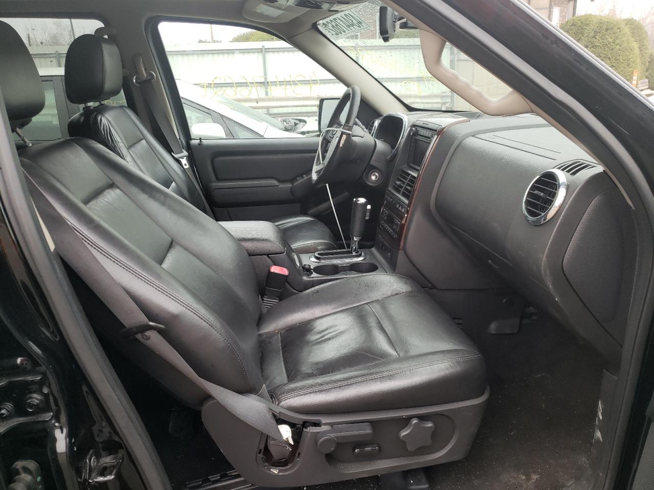 Photo 5 from auction – 2006 FORD EXPLORER L with VIN 1FMEU75806UA13460