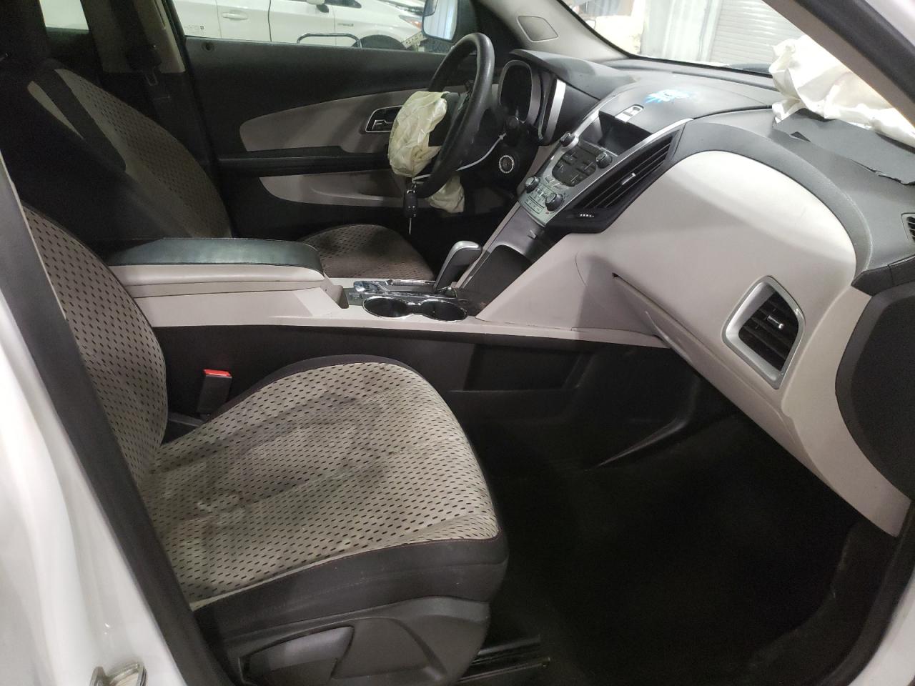 Photo 5 from auction – 2015 CHEVROLET EQUINOX LS with VIN 2GNFLEEKXF6299173