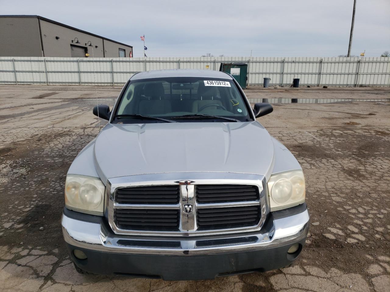 Photo 9 from auction – 2005 DODGE DAKOTA SLT with VIN 1D7HW42K05S279166