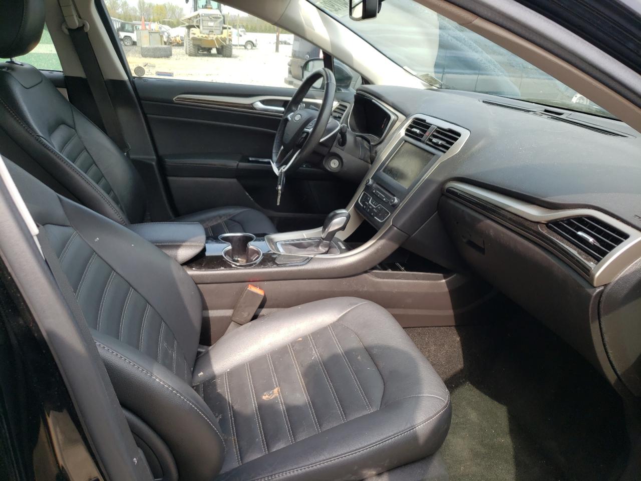 Photo 5 from auction – 2016 FORD FUSION SE with VIN 3FA6P0HD8GR310250