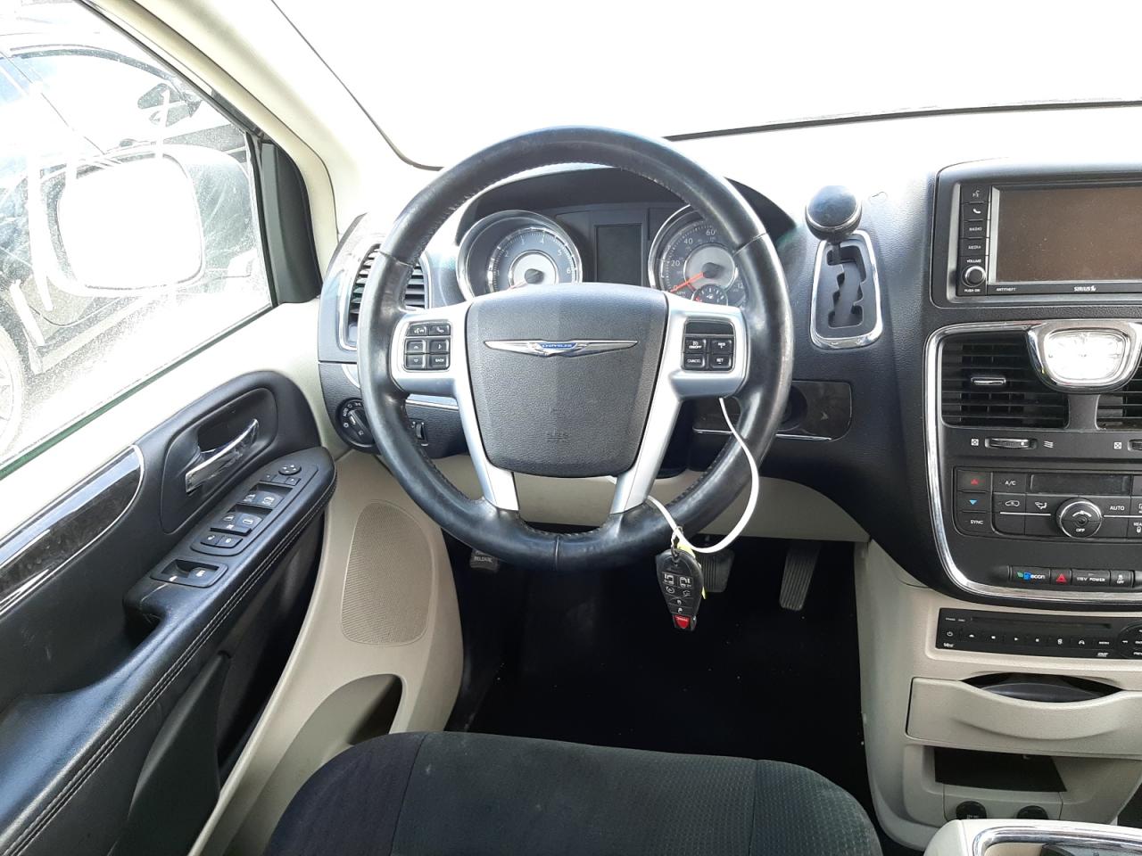 Photo 9 from auction – 2012 CHRYSLER TOWN & COU with VIN 2C4RC1BG1CR126652