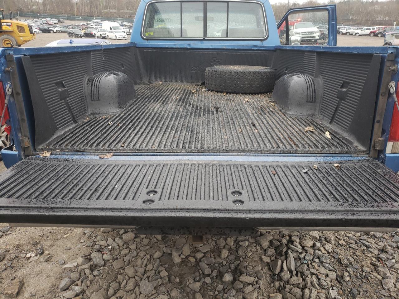 Photo 6 from auction – 1990 FORD F150 with VIN 1FTEF14Y1LNA10778