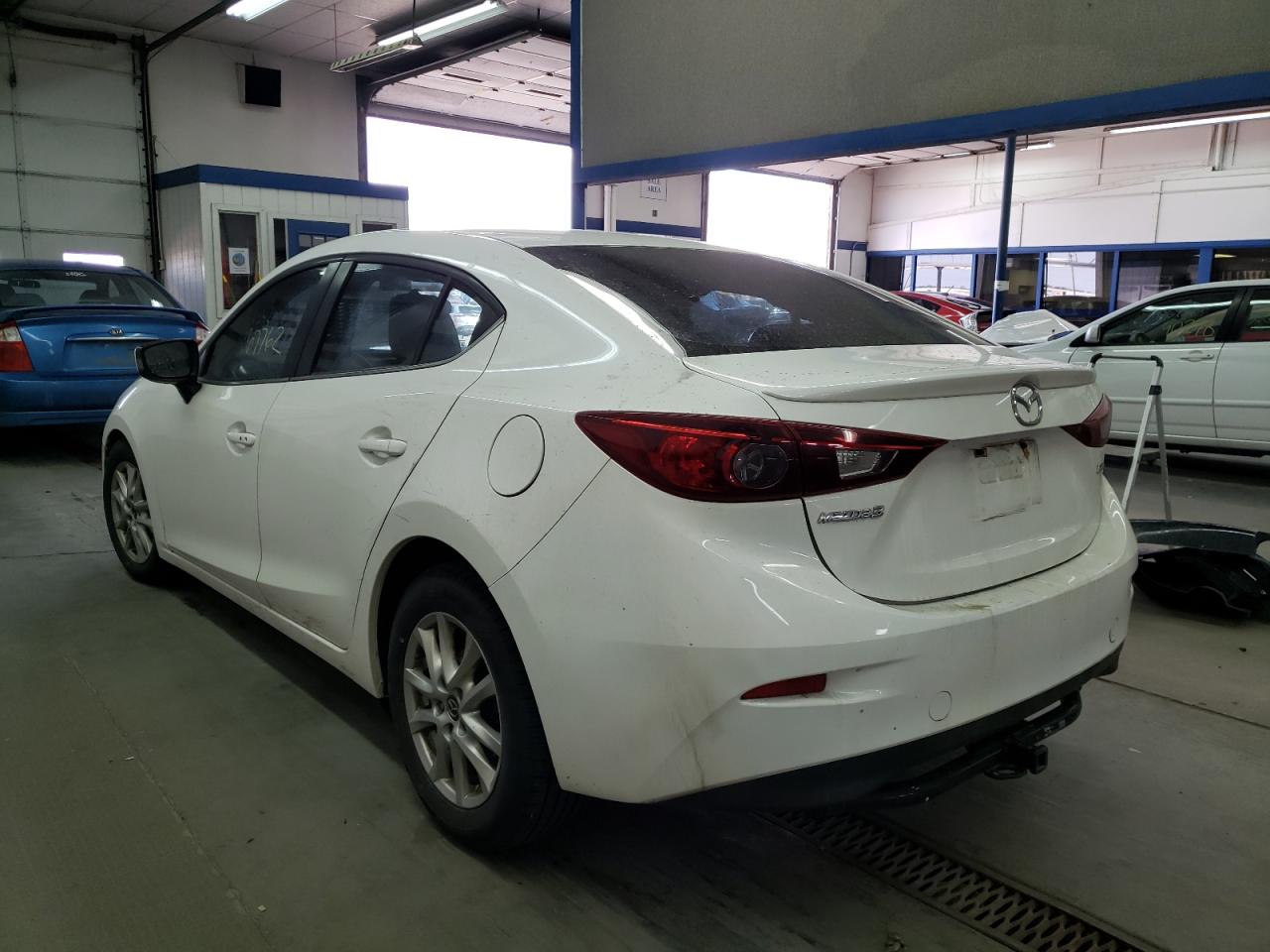 Photo 3 from auction – 2014 MAZDA 3 TOURING with VIN JM1BM1V72E1180415