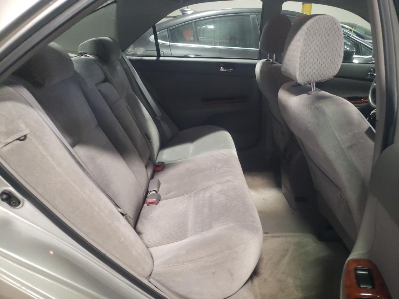Photo 6 from auction – 2004 TOYOTA CAMRY LE with VIN 4T1BE30KX4U800554