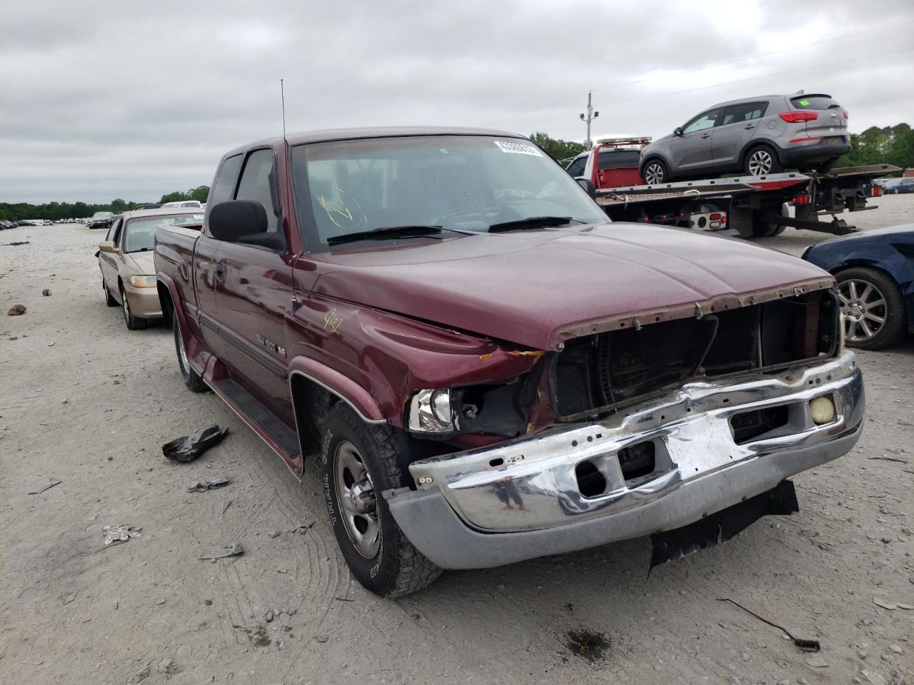 DODGE RAM 1500 2000 with VIN 1B7HC13Y9YJ104946 - Photo from auction