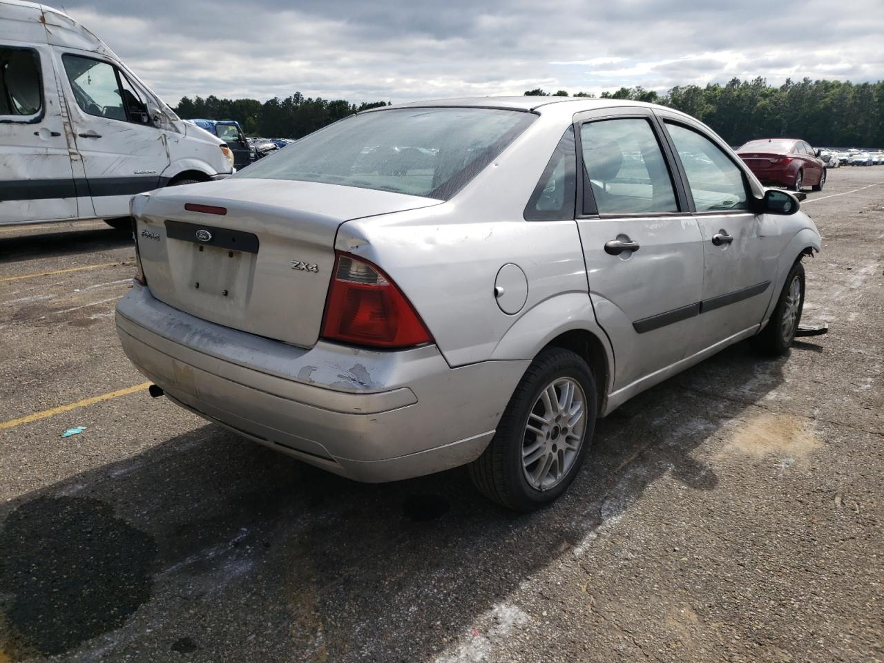 Photo 4 from auction – 2005 FORD FOCUS ZX4 with VIN 1FAFP34N55W129729