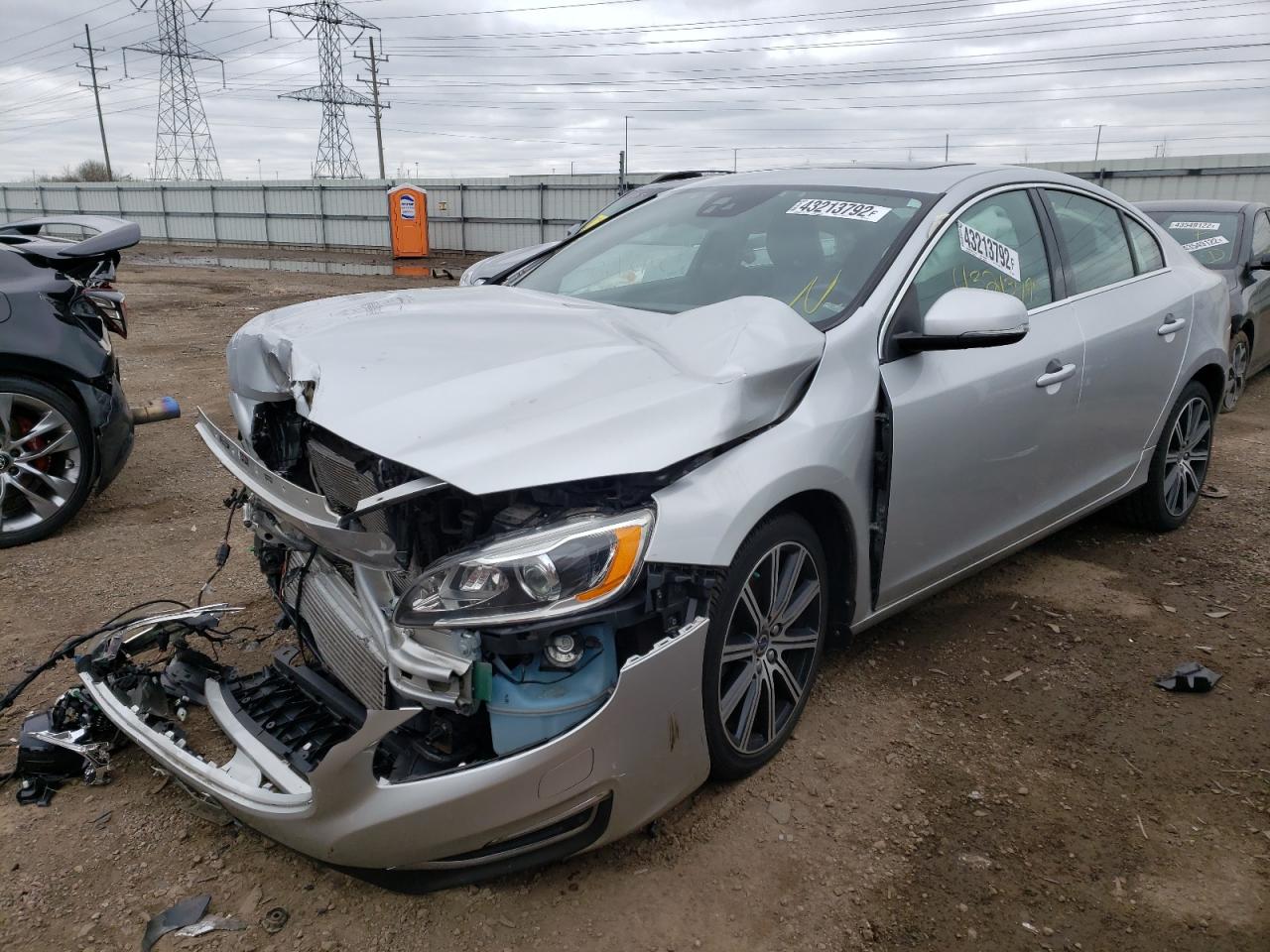 Photo 2 from auction – 2015 VOLVO S60 PLATIN with VIN YV140MFM1F1356618