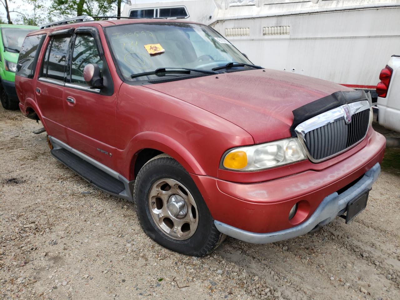 LINCOLN NAVIGATOR 2000 with VIN 5LMPU28A3YLJ00592 - Photo from auction