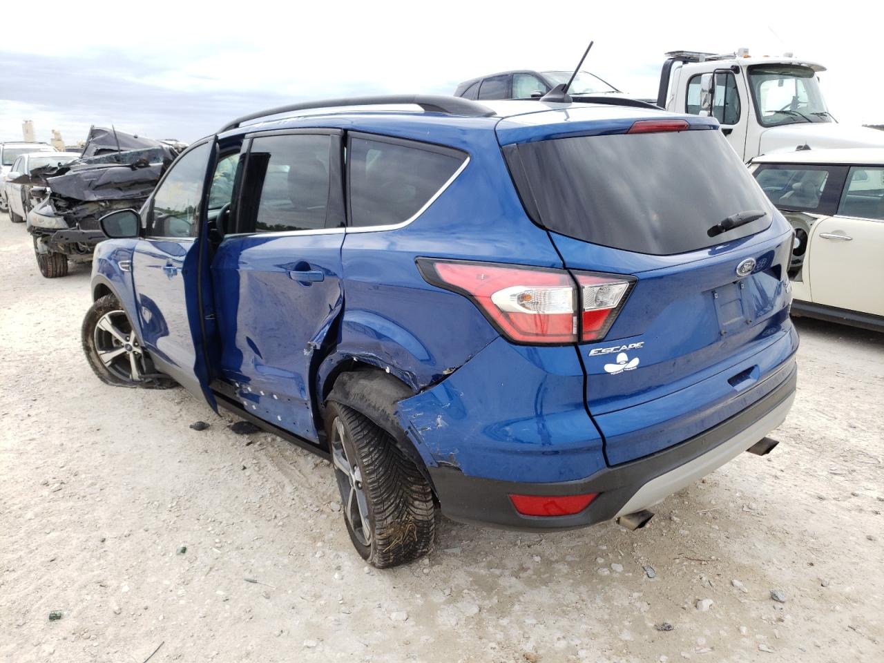 Photo 3 from auction – 2018 FORD ESCAPE SEL with VIN 1FMCU0HD3JUB11592