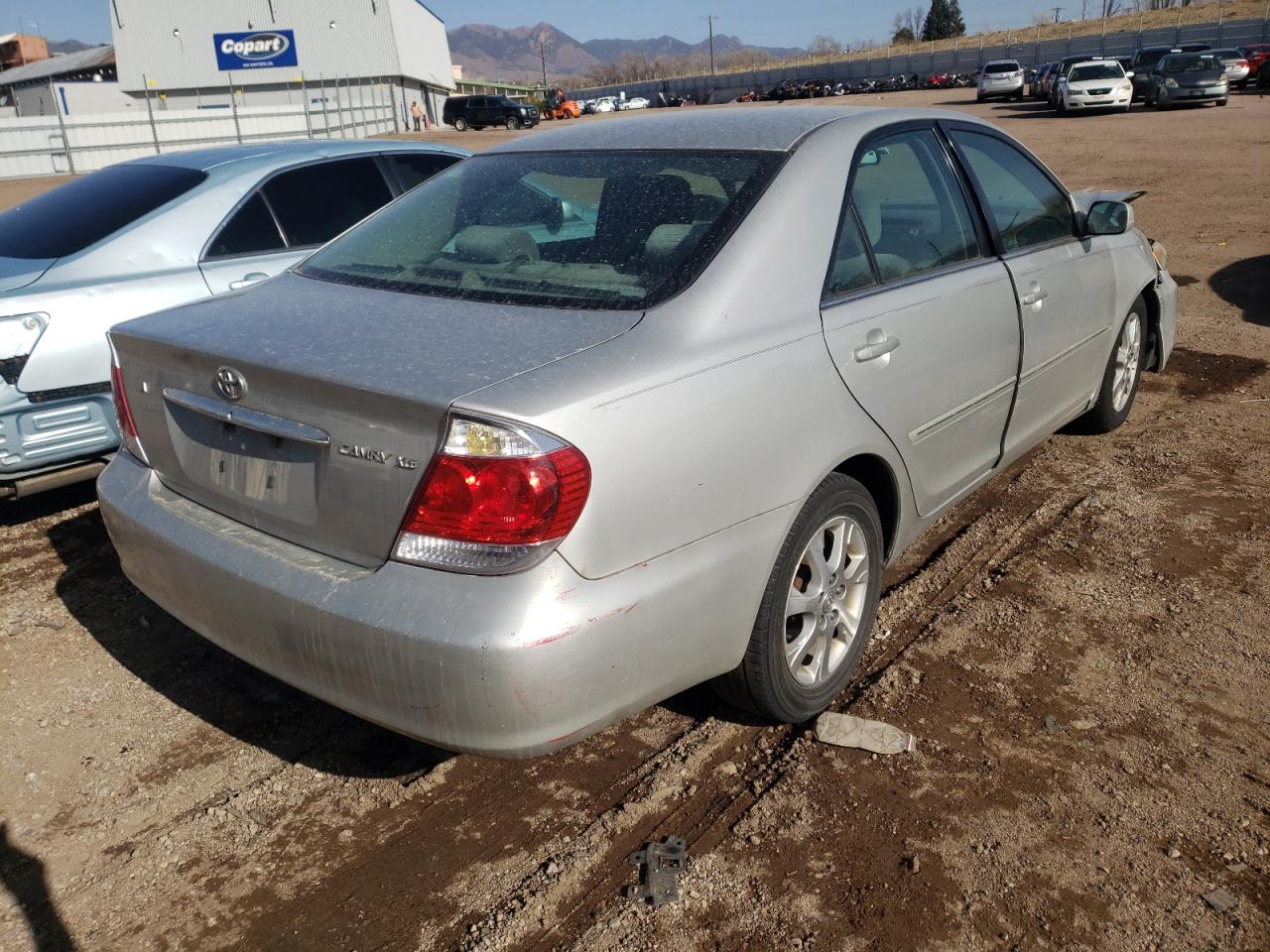 Photo 4 from auction – 2005 TOYOTA CAMRY LE with VIN 4T1BE30K55U041930