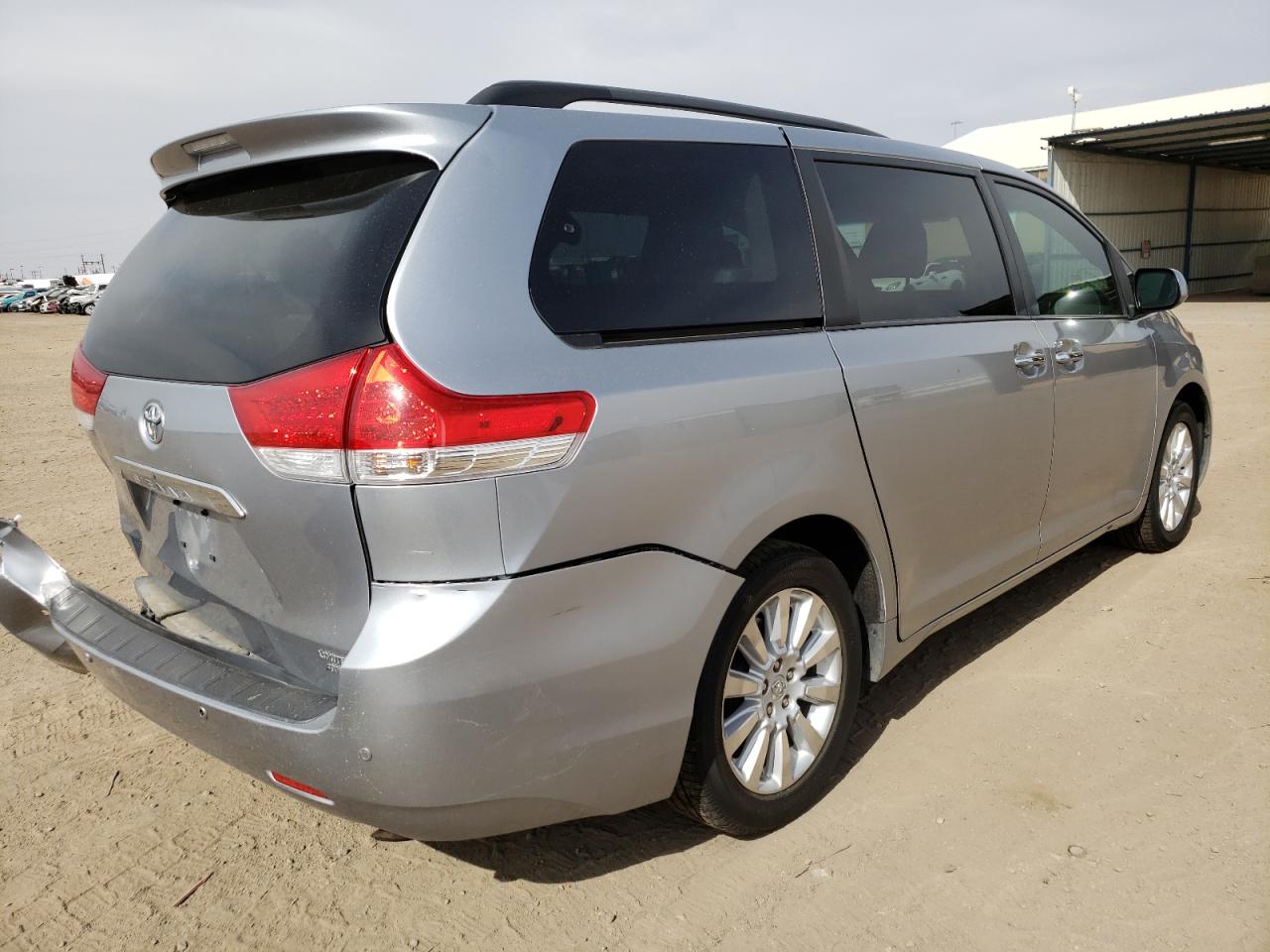 Photo 4 from auction – 2011 TOYOTA SIENNA XLE with VIN 5TDDK3DC7BS024619