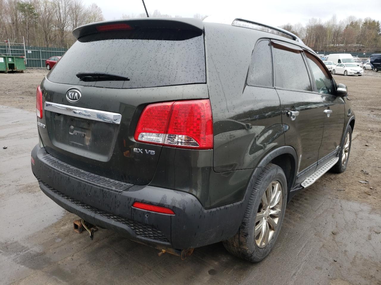 Photo 4 from auction – 2011 KIA SORENTO EX with VIN 5XYKUDA24BG171643