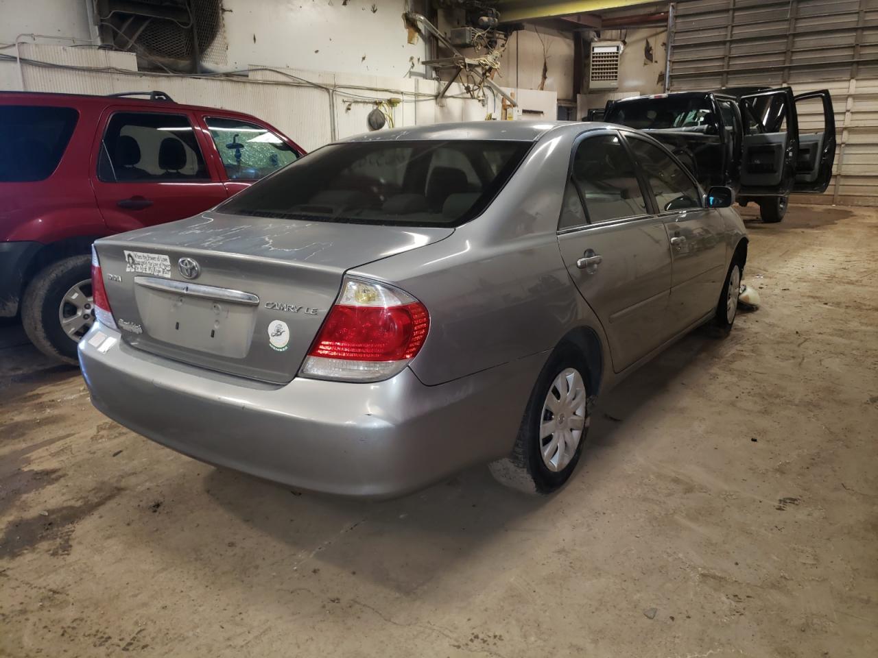 Photo 4 from auction – 2005 TOYOTA CAMRY LE with VIN 4T1BE30K15U577144